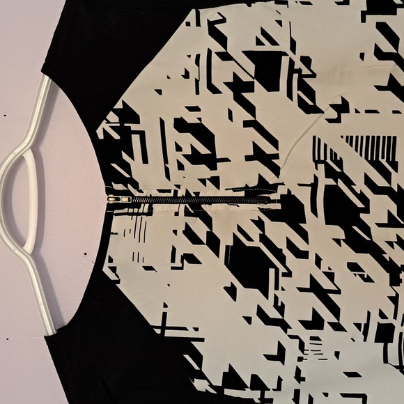 Forever 21 Short Sleeve Blouse - Picture 4 of 4